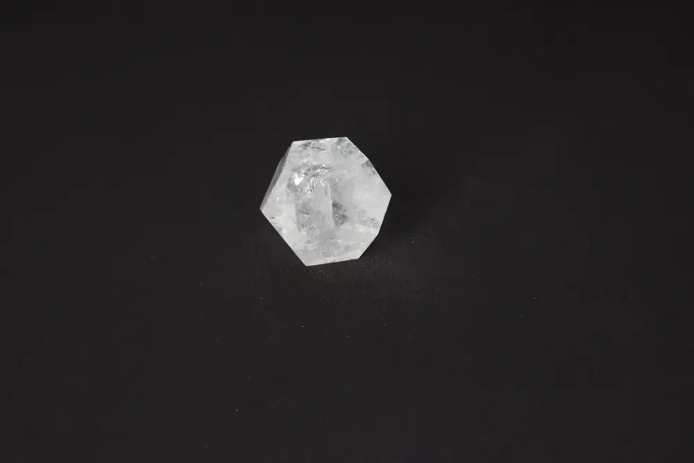 Clear Quartz Geometric Sphere 5 cm for energy purification, harmonizing mind and body, and neutralizing negative vibrations.