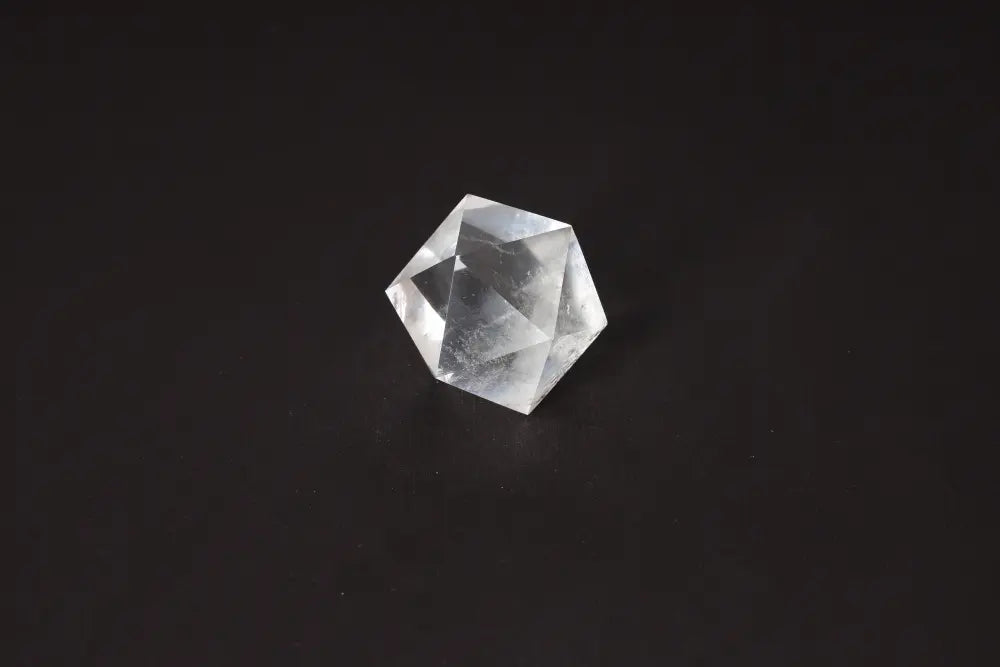 Clear Quartz Geometric Sphere 5 cm with powerful purification properties, ideal for harmonizing energy and neutralizing vibrations.