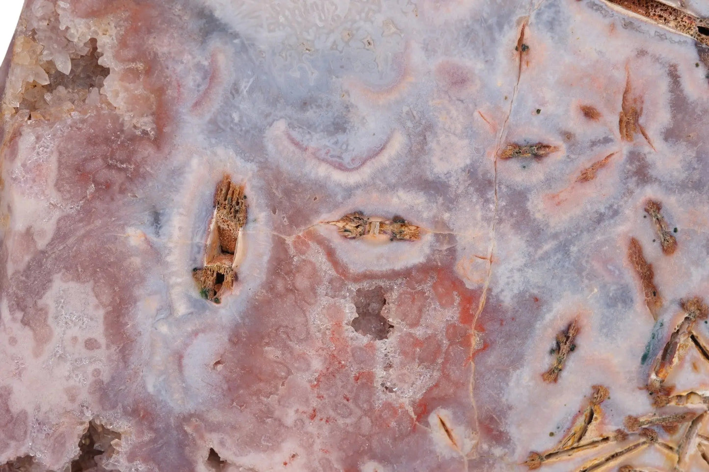 Pink Amethyst on Metal Stand Sylvia Crystals Sp. z o.o.