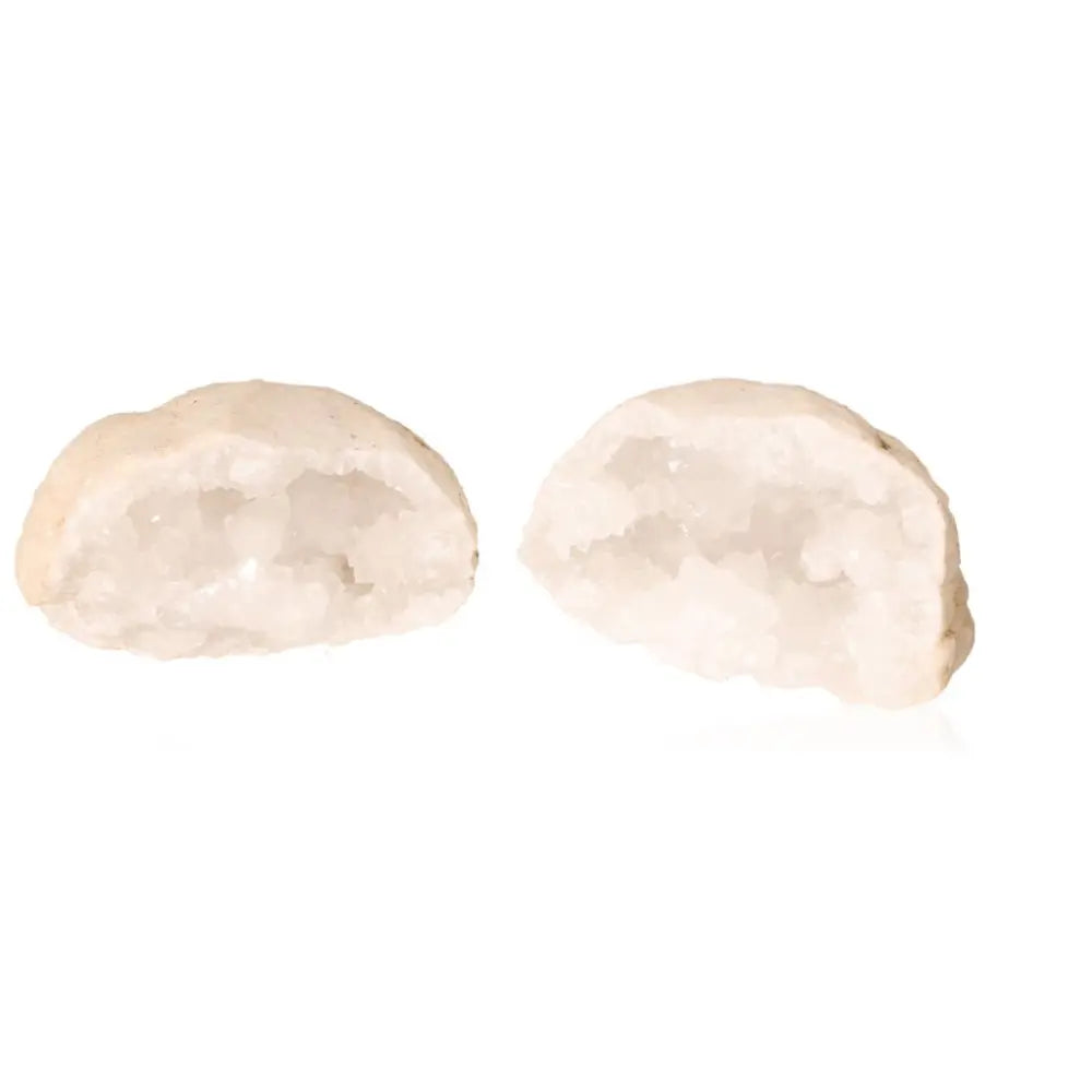 Quartz geode split open, revealing sparkling white crystals inside, weighing between 400-600g, showcasing natural beauty and artistry.