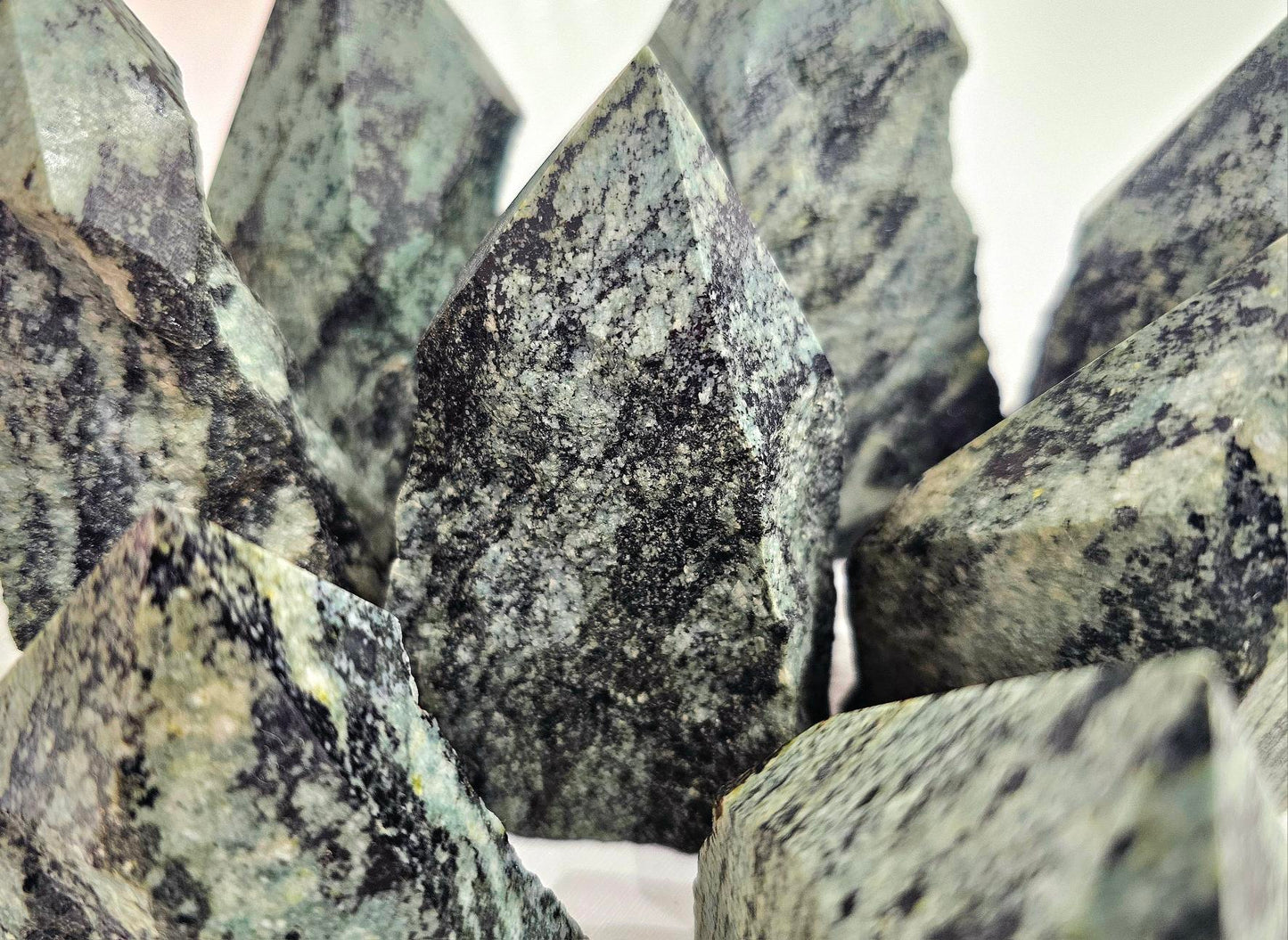 Polished Point Snake Jasper 1 kg