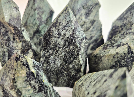 Polished Point Snake Jasper 1 kg