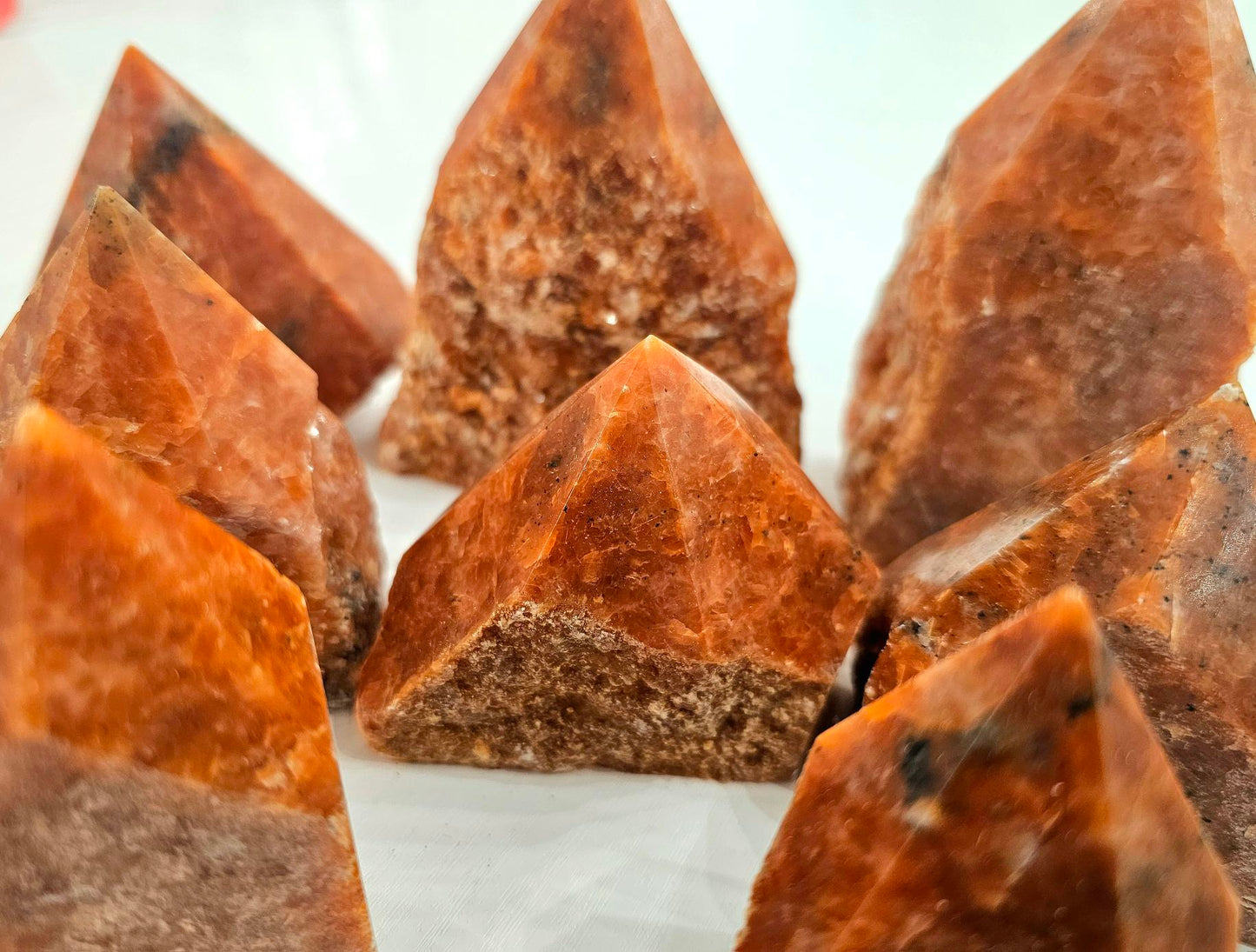 Polerowany szpic z kalcytu pomarańczowego 1 kg