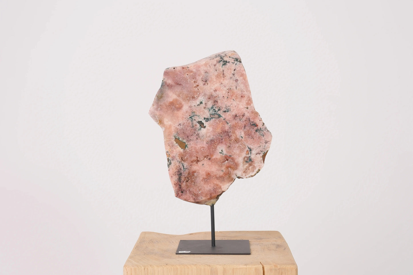 Pink Amethyst on Metal Stand Sylvia Crystals Sp. z o.o.