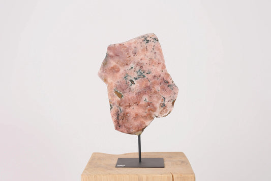 Pink Amethyst on Metal Stand Sylvia Crystals Sp. z o.o.