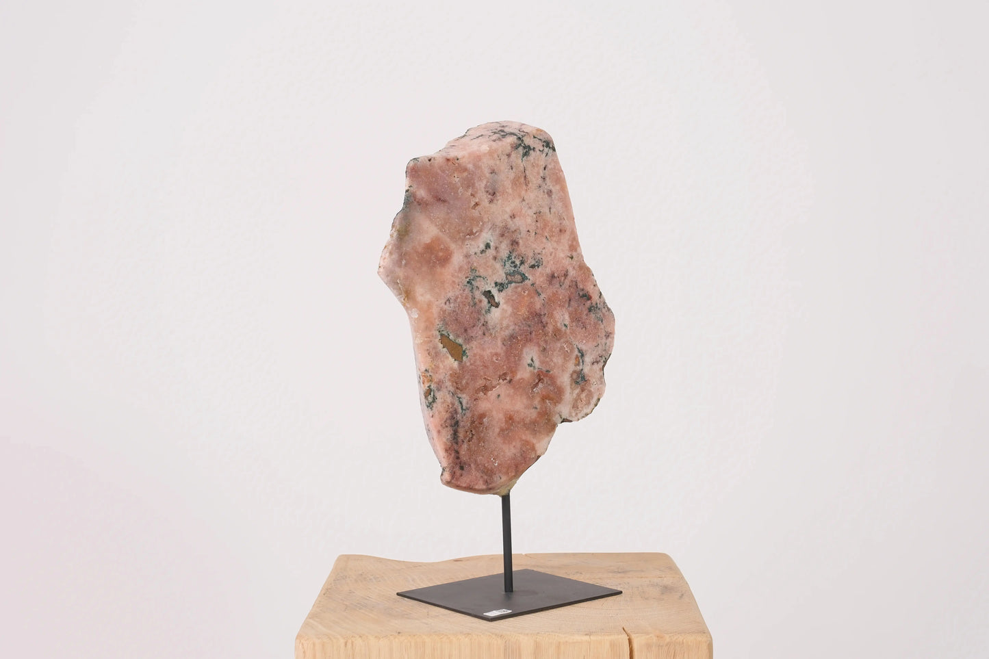 Pink Amethyst on Metal Stand Sylvia Crystals Sp. z o.o.