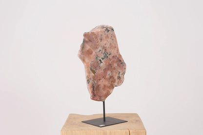 Pink Amethyst on Metal Stand Sylvia Crystals Sp. z o.o.