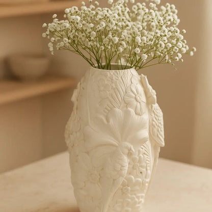 Beige Polyresin Vase with Bird Motif – Nature-Inspired Elegance Sylvia Crystals Sp. z o.o.