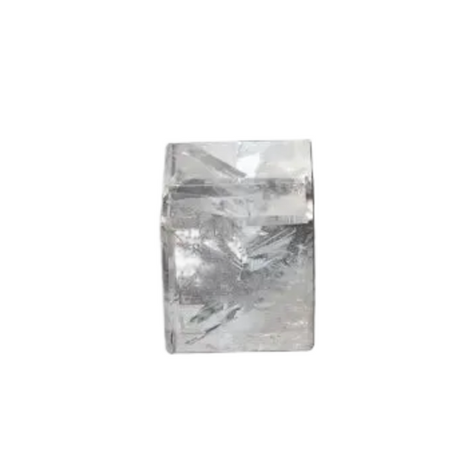 Clear Quartz Cube 3 cm on black background, a stone for purification and harmonizing energy, ideal for negative vibration neutralization.