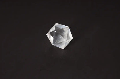 Clear Quartz Geometric Sphere 5 cm with powerful purification properties, ideal for harmonizing energy and neutralizing vibrations.