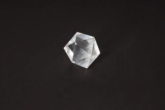 Clear Quartz Geometric Sphere 5 cm with powerful purification properties, ideal for harmonizing energy and neutralizing vibrations.