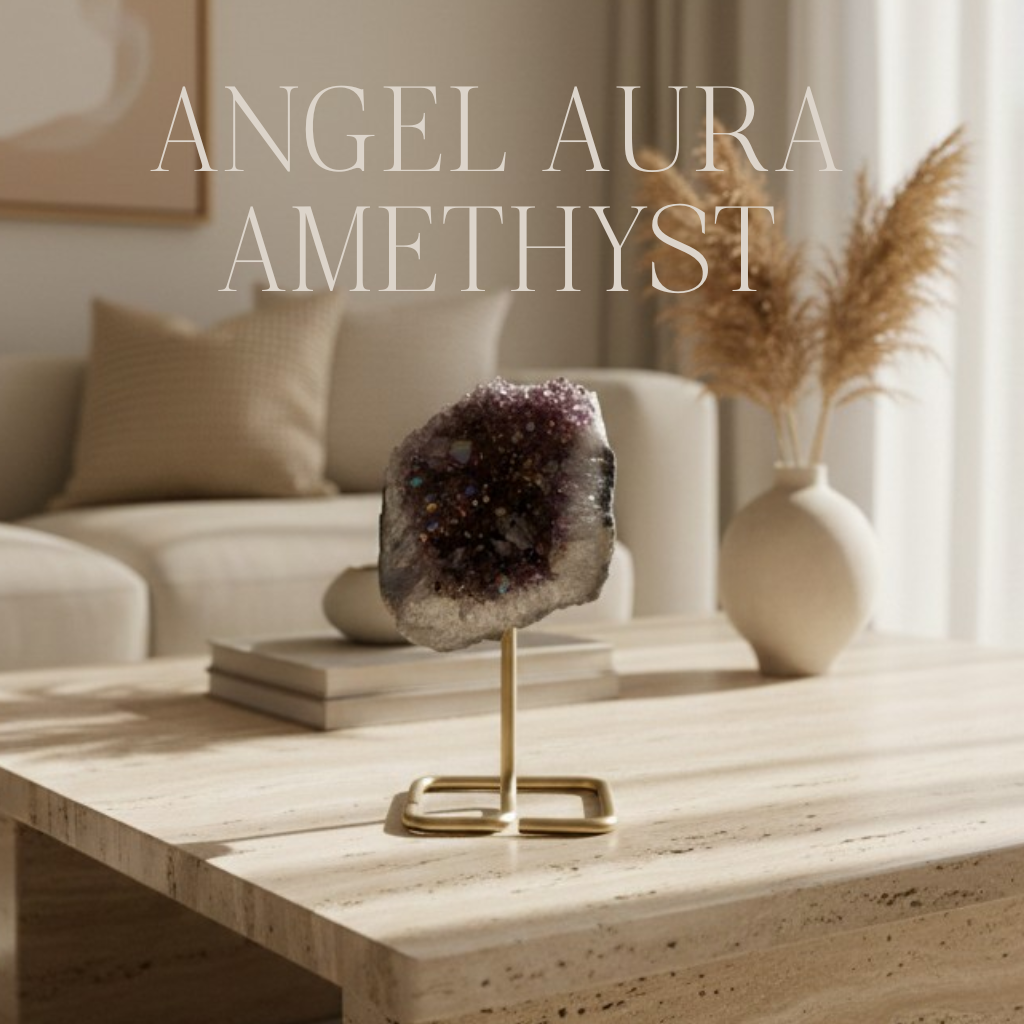 "Angel Aura Amethyst on Metal Stand" w języku polskim to "Ametyst Angel Aura na metalowej podstawie".