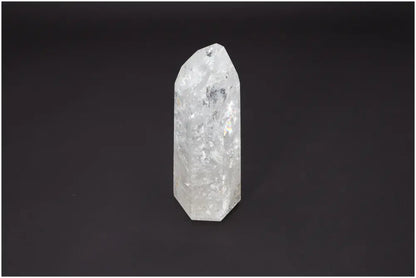 Lemurian Quartz Obelisk against dark background, highlighting clarity and spiritual properties, linked to chakras and zodiac signs.