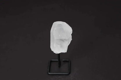 Natural Clear Quartz Point with Stand for Amplifying Energy and Clarity, Ideal for Meditation and Manifestation, Elegant Decor