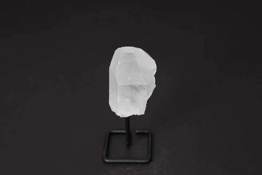 Natural Clear Quartz Point with Stand for Amplifying Energy and Clarity, Ideal for Meditation and Manifestation, Elegant Decor