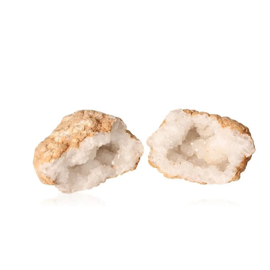 Quartz geode split open revealing sparkling cloudy white crystals inside, weighing 1200-2000g, showcasing nature's artistry.