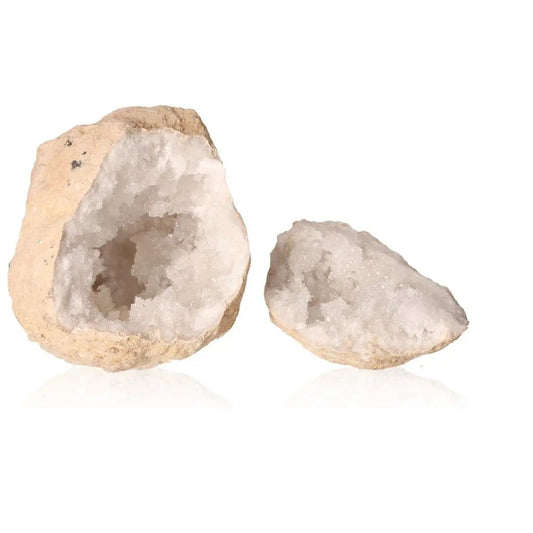 Quartz geode split open showing sparkling white crystals and rough outer shell, weighing between 1200-2000g, perfect for tranquility.