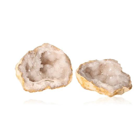 Quartz geode showcasing cloudy white crystals in an earthy exterior, ideal for purifying and amplifying energy. Weight: 700-900g.
