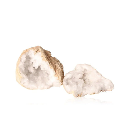 Quartz Geode 900-1200g showcasing its rugged shell and sparkling white crystal interior.