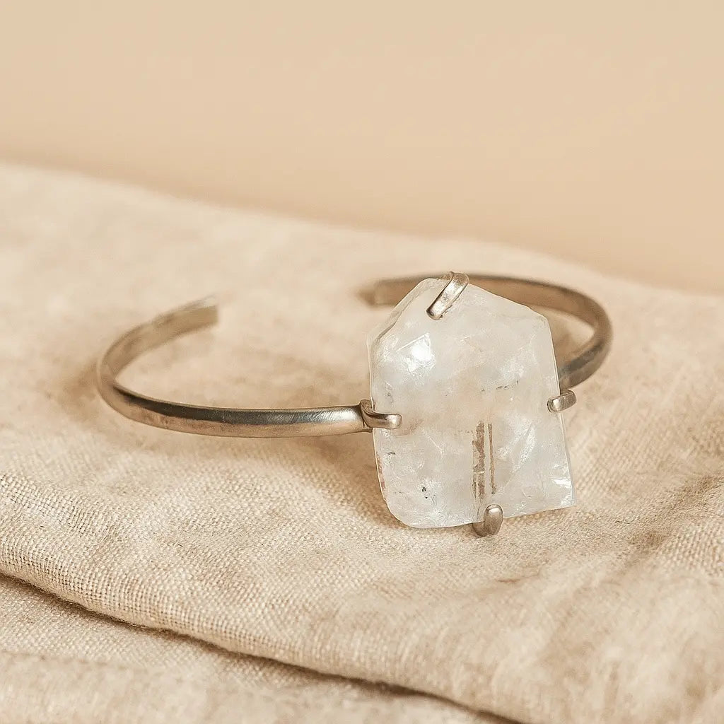 Silver Bracelet with Faceted Quartz – Clarity and Subtle Radiance Sylvia Crystals Sp. z o.o.