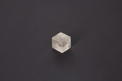 Smoky Quartz Cube 3 cm with grounding properties in rich translucent tones, perfect for stability and protection.