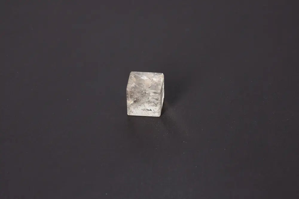 Smoky Quartz Cube 3 cm - grounding energy stone, neutralizes negativity, protective and calming in soft gray to deep brown tones.