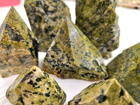 Polished Point Jadeite 1 kg