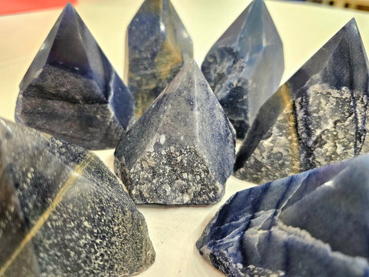 Polished Point Blue Quartz 1 kg
