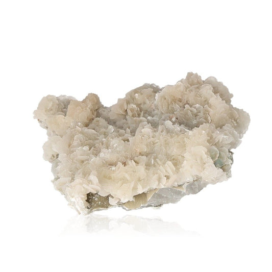 White calcite crystal cluster with energy-enhancing properties for self-confidence and motivation, perfect for learning and focus.